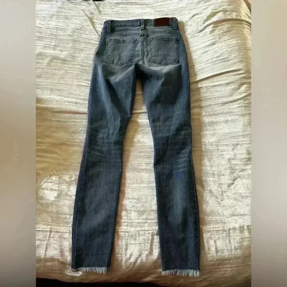 Madewell 9" High-Rise Skinny Jeans in Ontario Wash: Distressed-Hem Edition - Picture 5 of 12